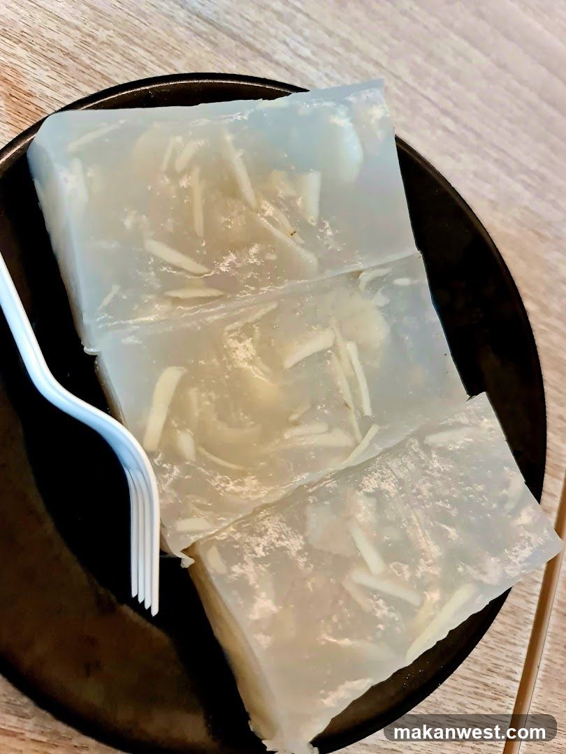 Jelly Dessert with Shredded Topping