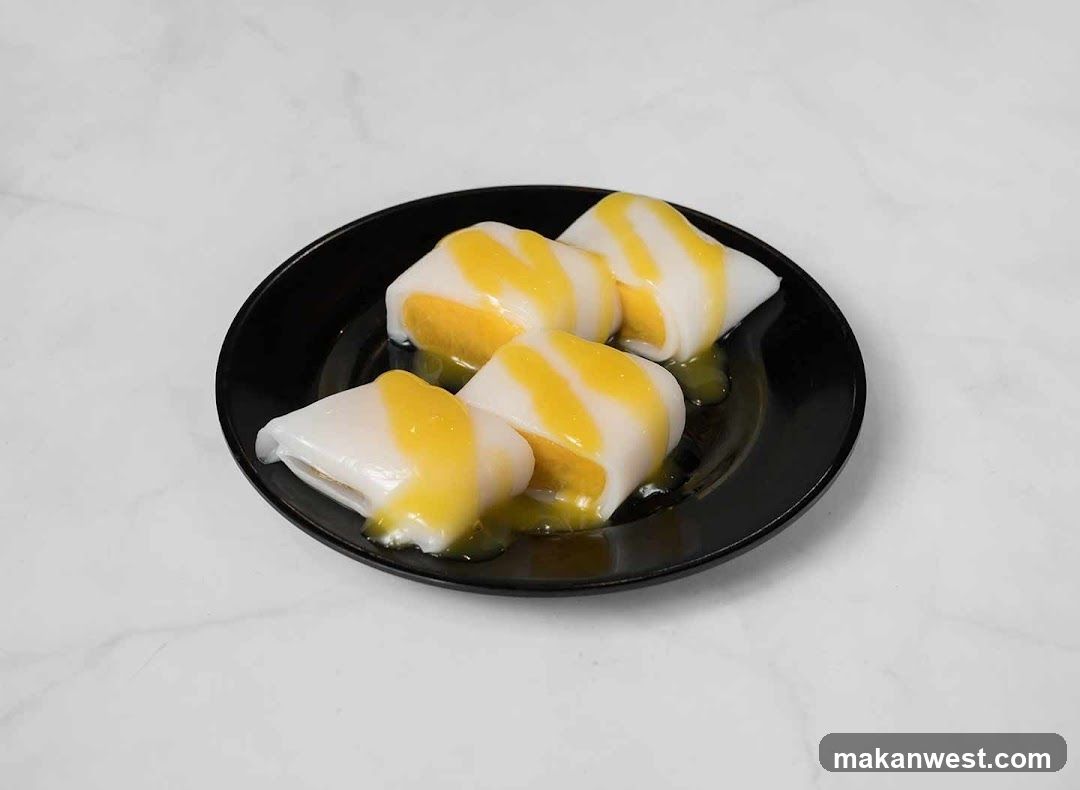 Dessert Roll with Yellow Sauce