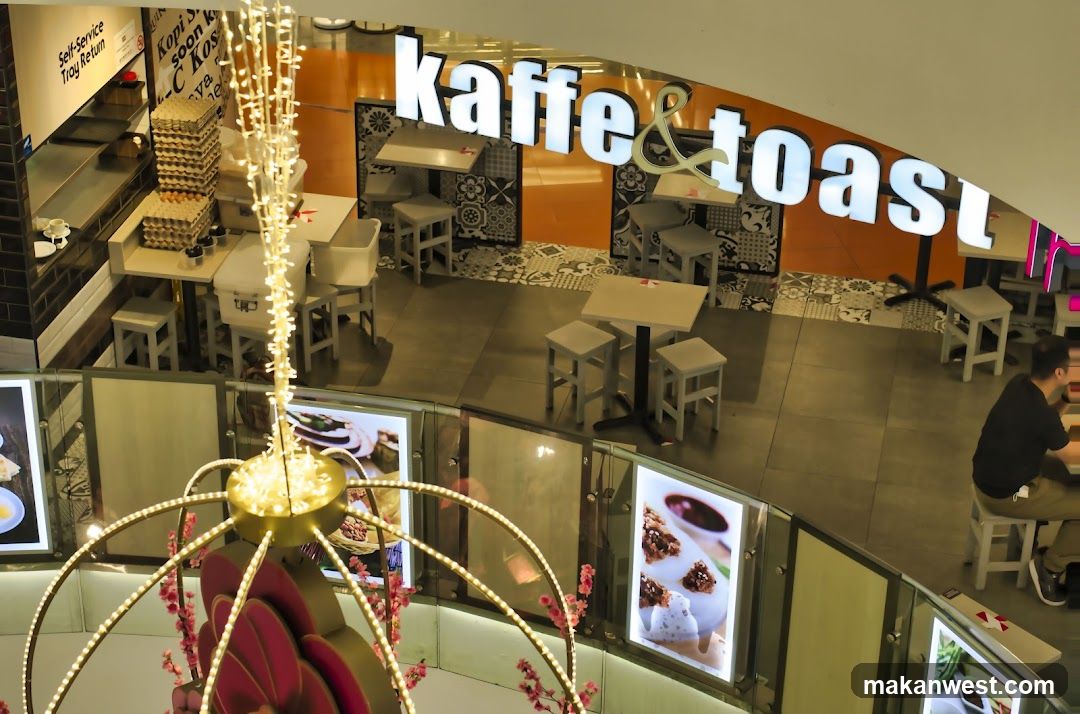 Kaffee & Toast Interior View
