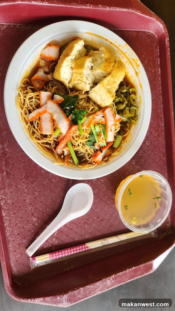 Noodle Bowl with Tofu and Vegetables