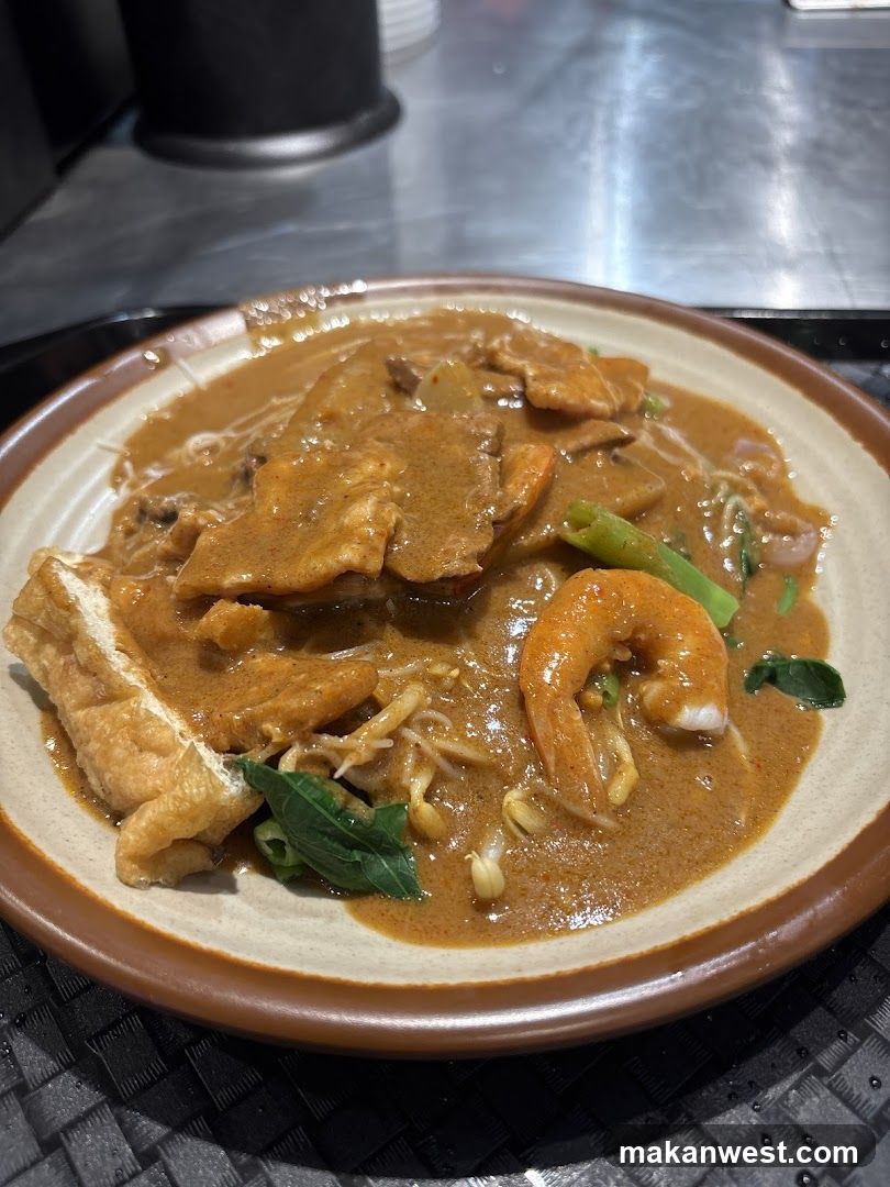 Curry Noodle Dish with Shrimp and Tofu