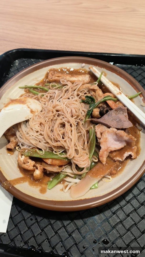 Noodle Dish with Meat and Vegetables