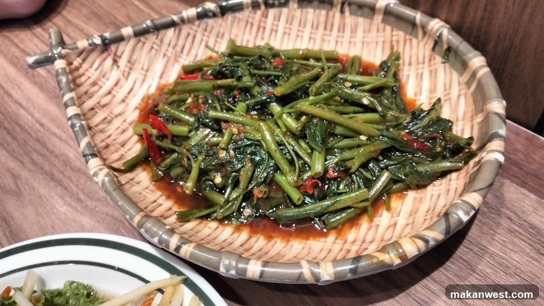 Stir-fried Water Spinach with Chili Oil
