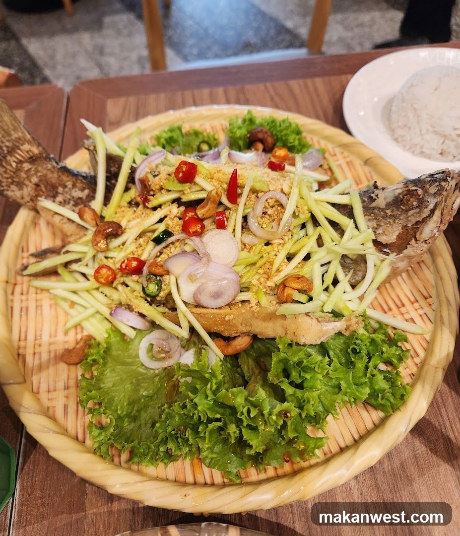 Grilled Fish with Mango Salad