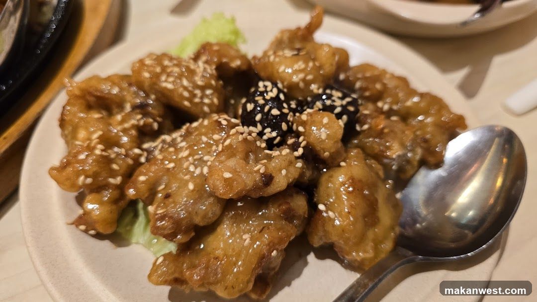 Sesame Crusted Meat with Sauce