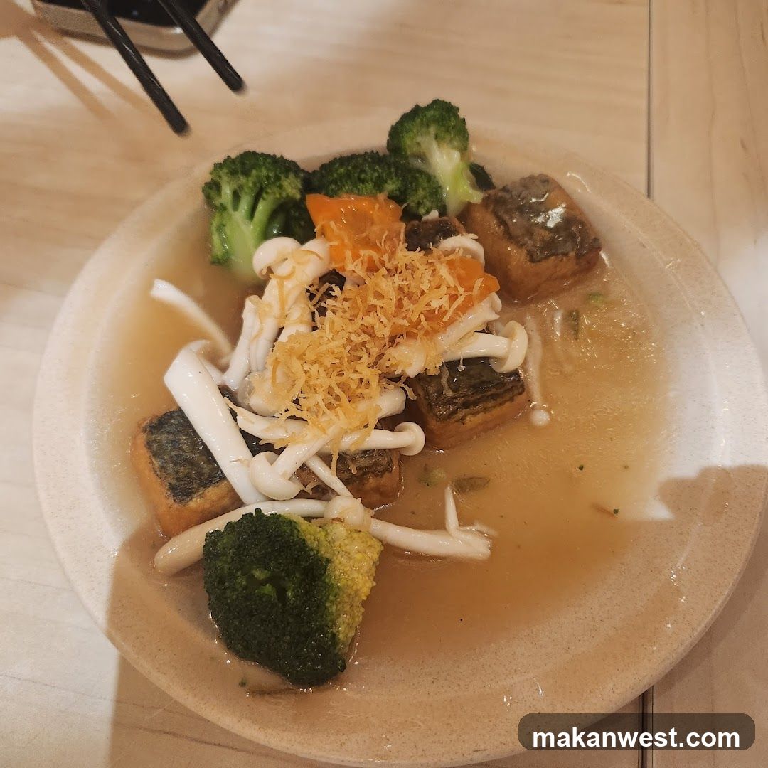 Broccoli and Enoki Mushroom Dish with Tofu