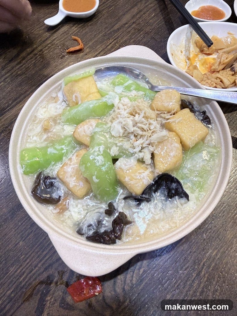 Sponge Cake with Tofu and Wood Ear Mushrooms