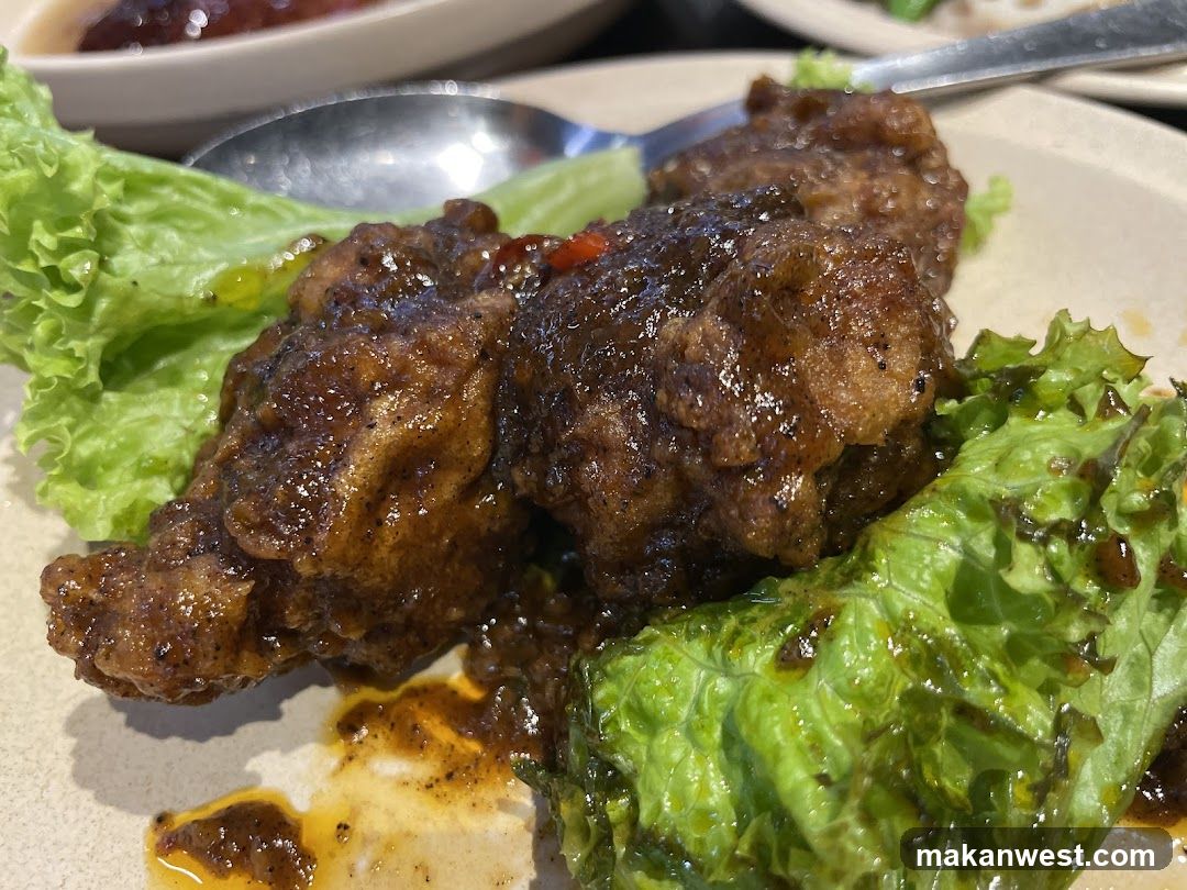 Fried Chicken with Lettuce