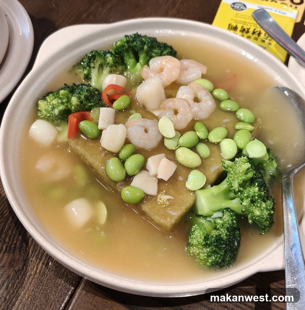Broccoli and Shrimp Soup with Tofu