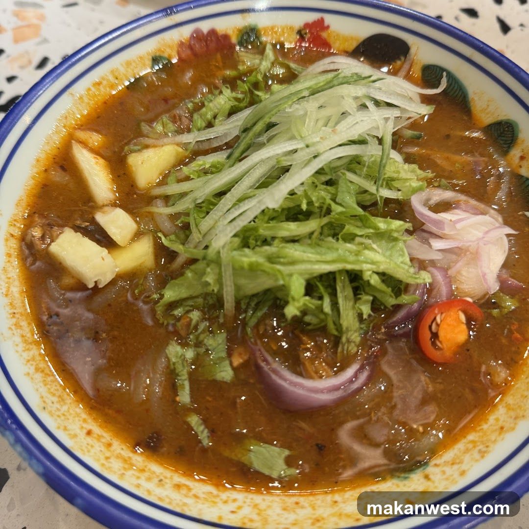 Spicy Noodle Soup with Garnishes