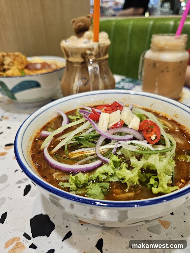 Spicy Noodle Bowl with Fresh Toppings
