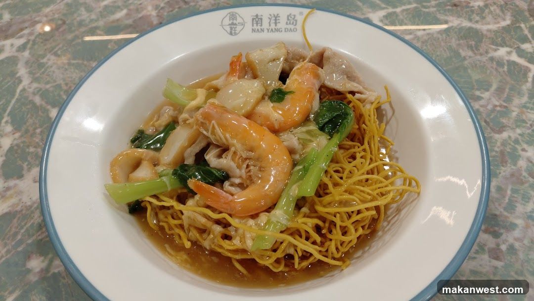 Nan Yang Dao Noodles with Shrimp and Vegetables
