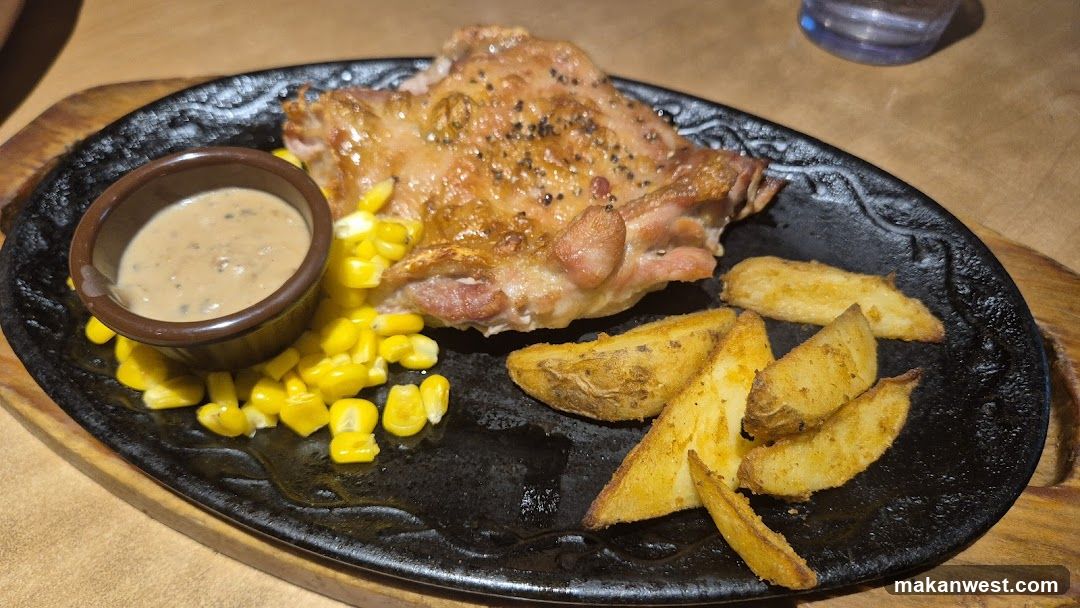 Grilled Chicken with Corn and Potato Wedges