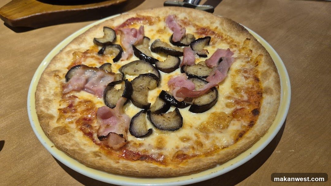 Pizza with Eggplant and Bacon