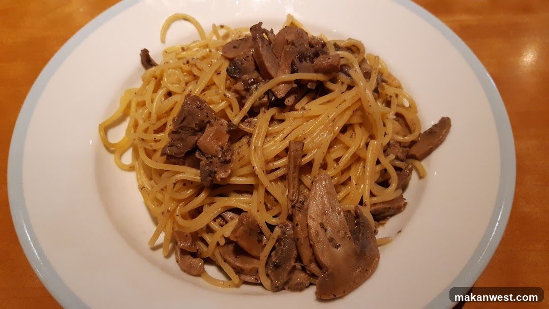 Spaghetti with Mushrooms and Meat