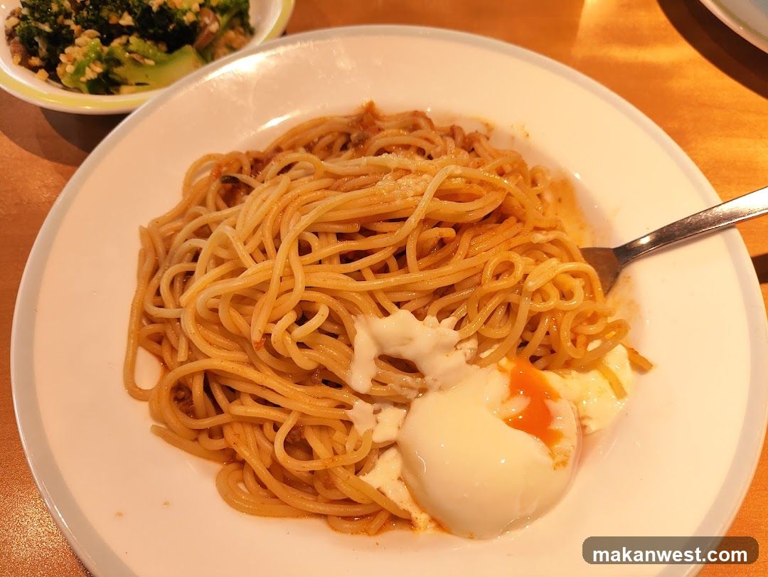 Spaghetti with Poached Egg