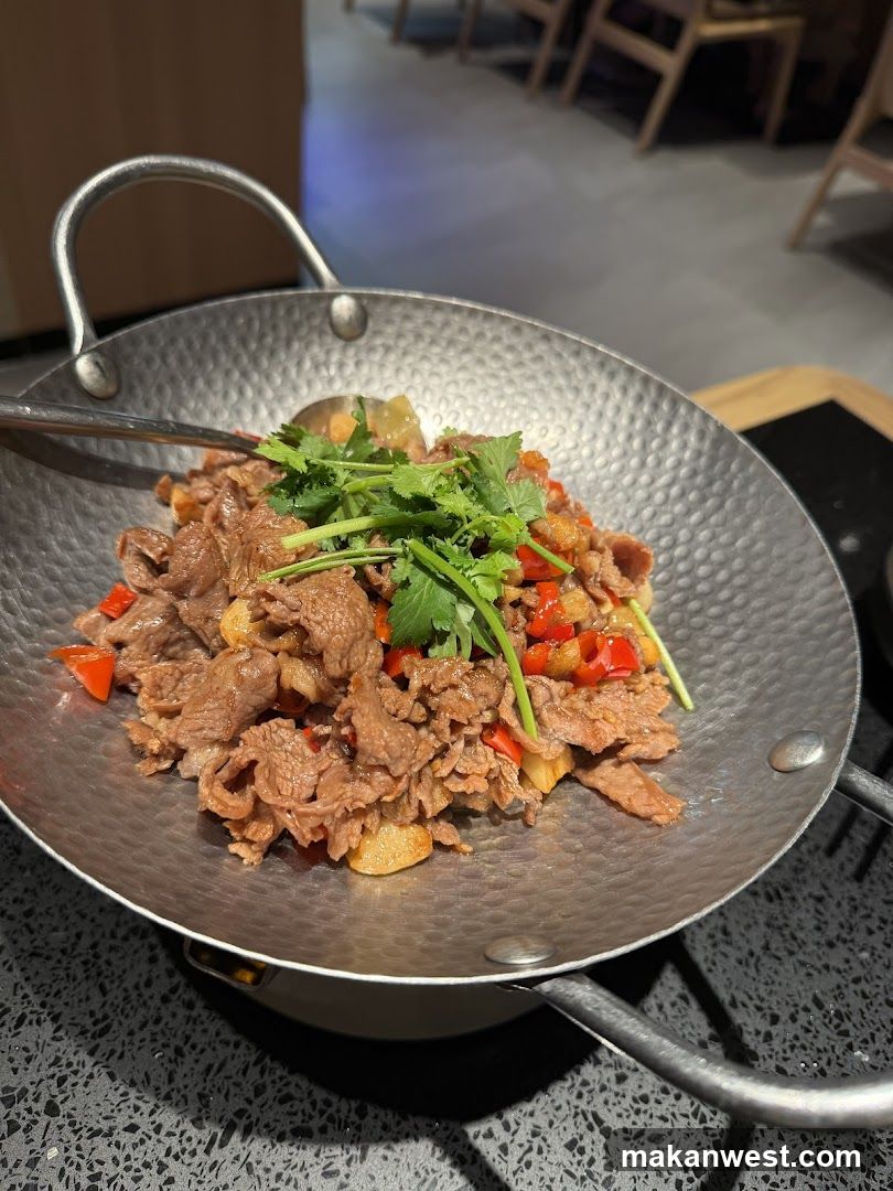 Stir-fried Beef with Chili and Cilantro