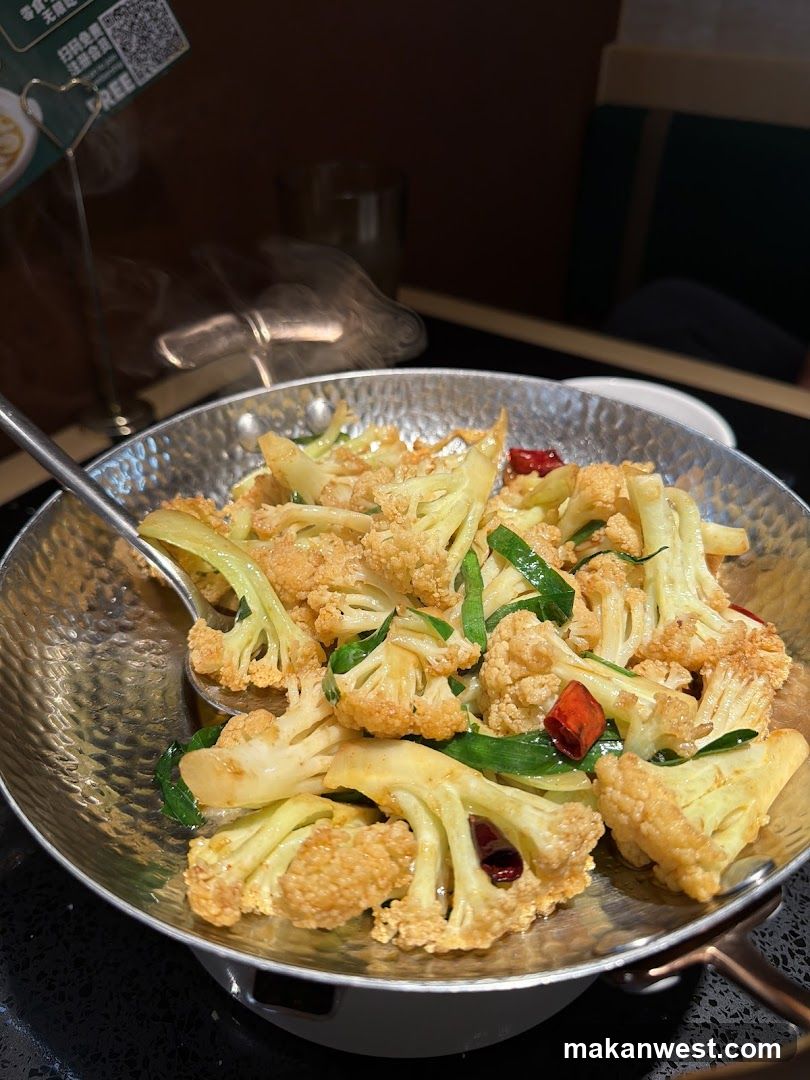 Stir-fried Cauliflower in Metal Pan