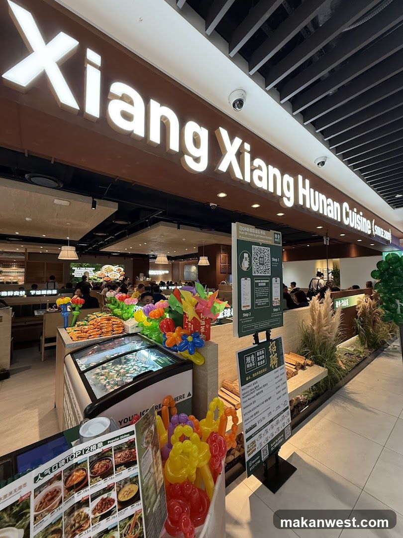 Xiang Xiang Hunan Cuisine Interior Display