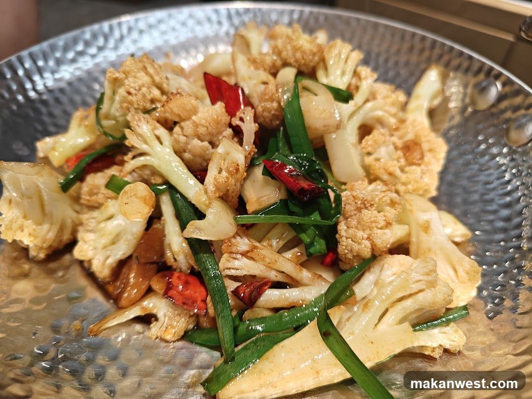 Stir-fried Cauliflower with Green Onions and Chili Peppers