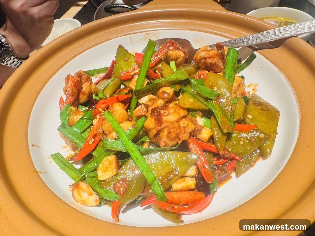 Stir-fried Chicken with Green Bell Peppers and Chili