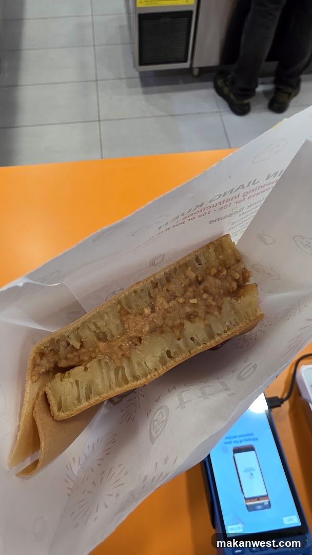 Breakfast Sandwich with Rice Cakes