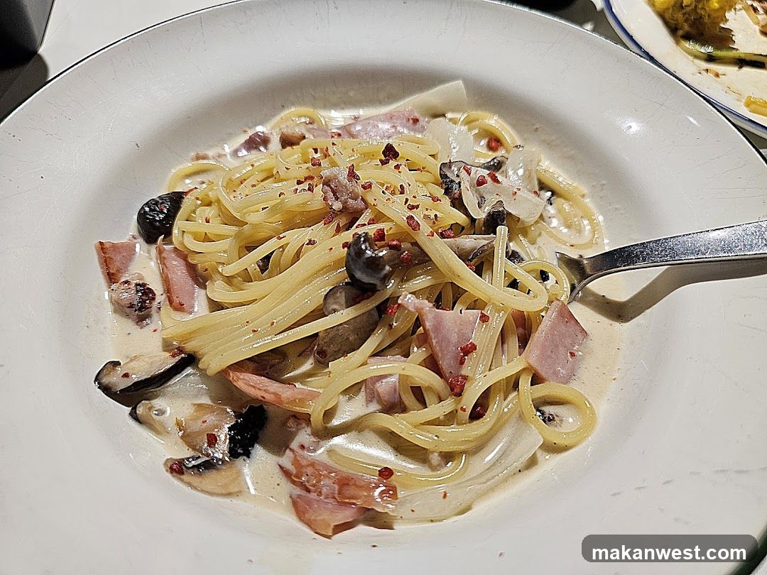 Creamy Pasta with Ham and Mushrooms