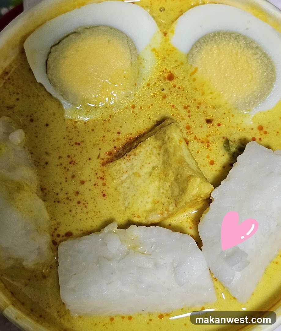 Curry Rice Bowl with Eggs and Tofu