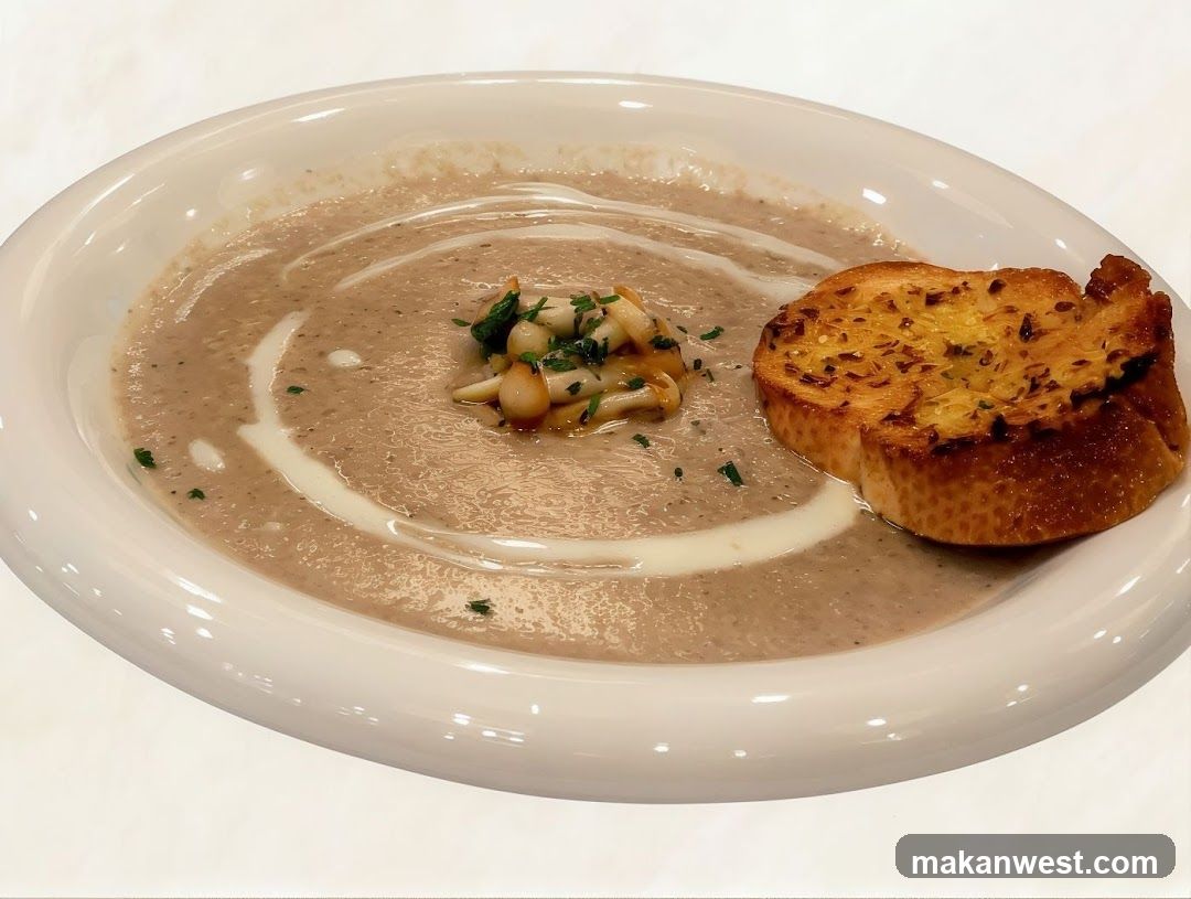Mushroom Soup with Toast