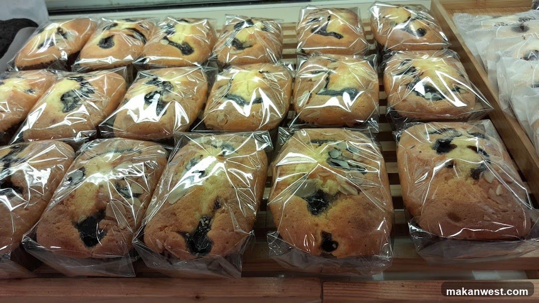 Packaged Loaf Cakes Display