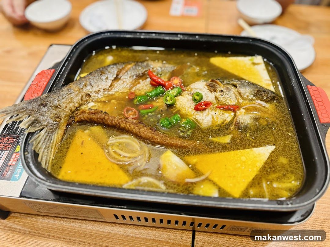 Grilled Fish with Vegetables and Spices