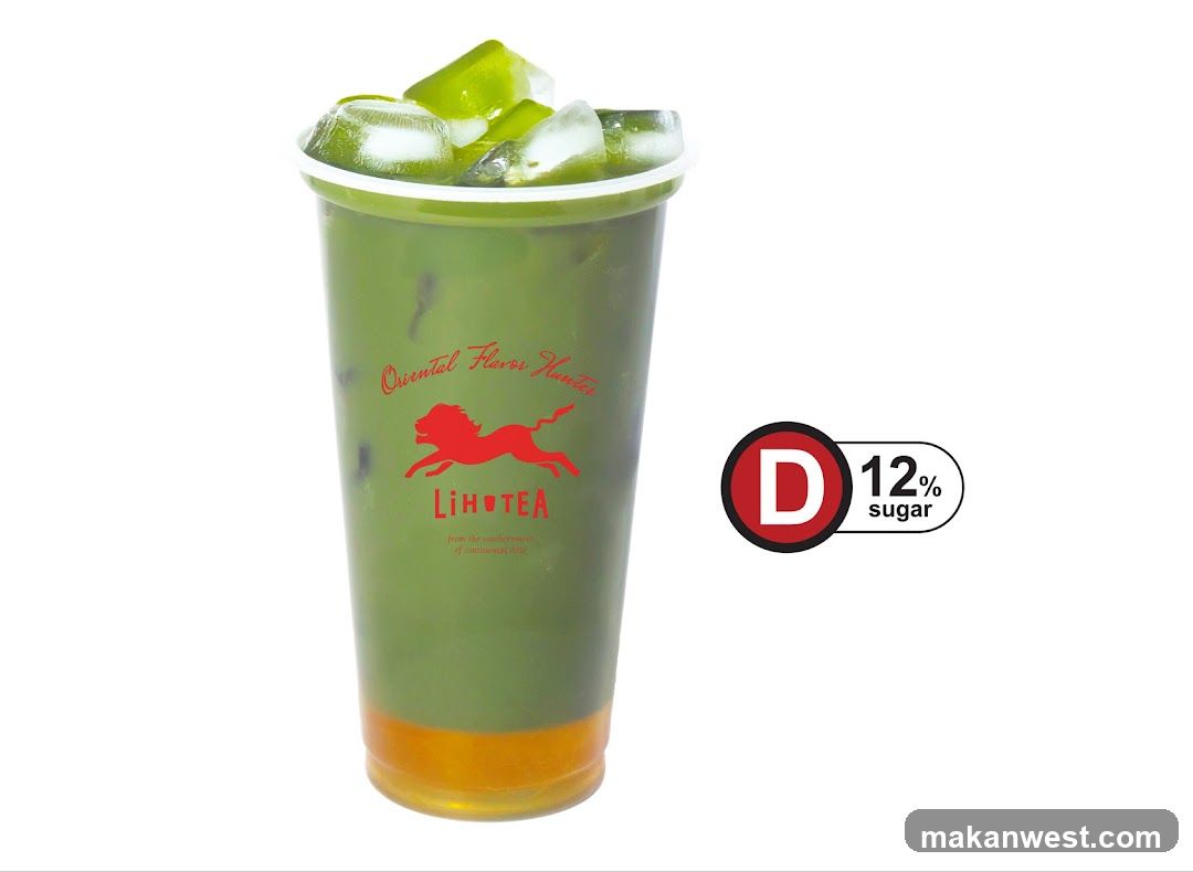 Green Iced Tea with Ice Cubes