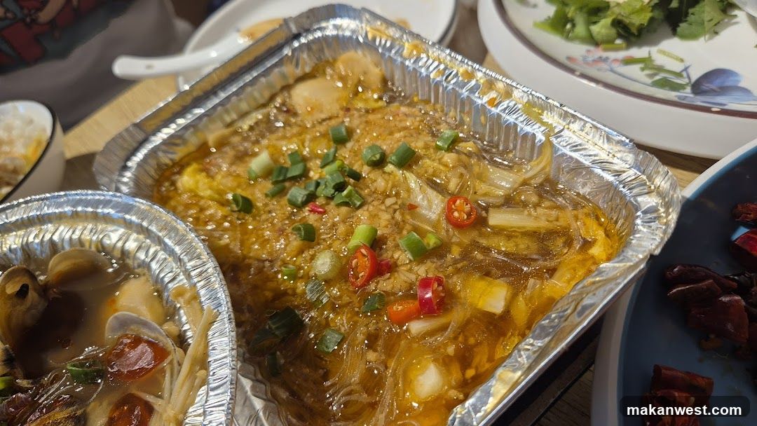 Aluminum Foil Dishes with Food