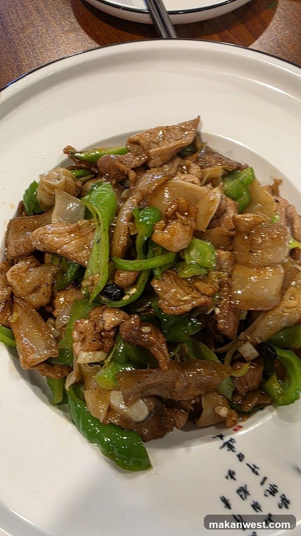 Stir-fried Meat with Green Peppers and Mushrooms