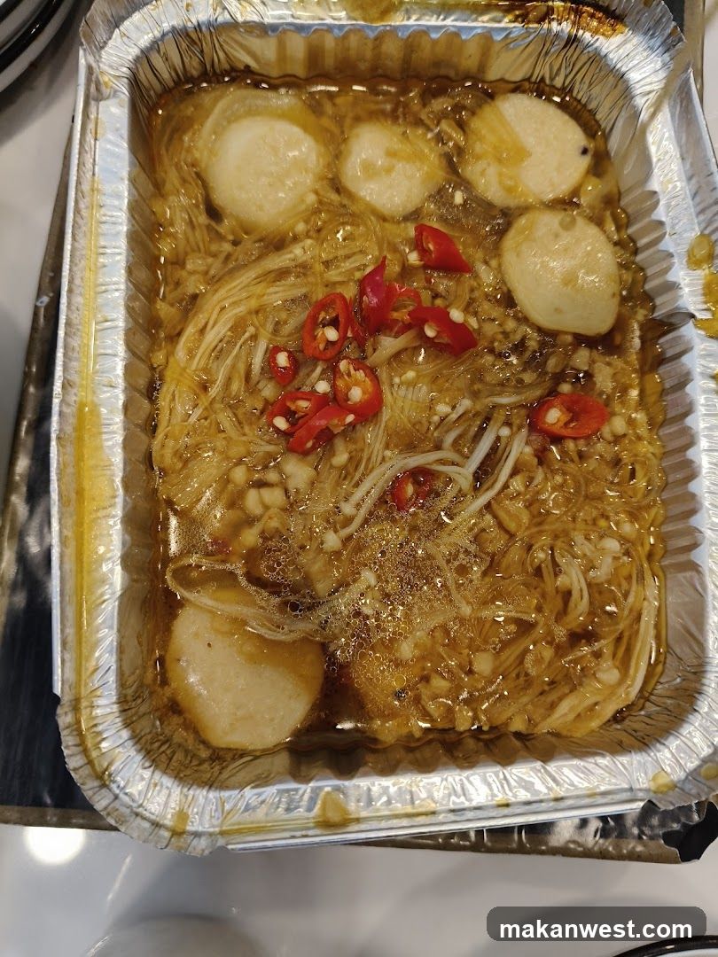 Aluminum Foil Container with Stir-Fried Noodles and Tofu