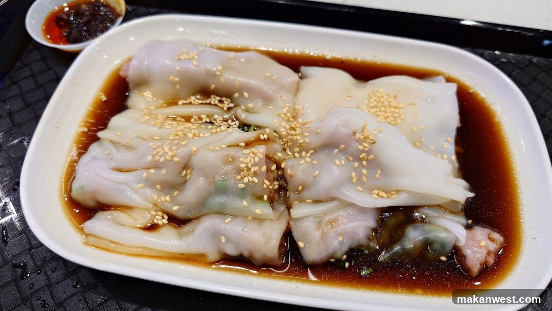 Steamed Rice Rolls with Sauce and Sesame Seeds