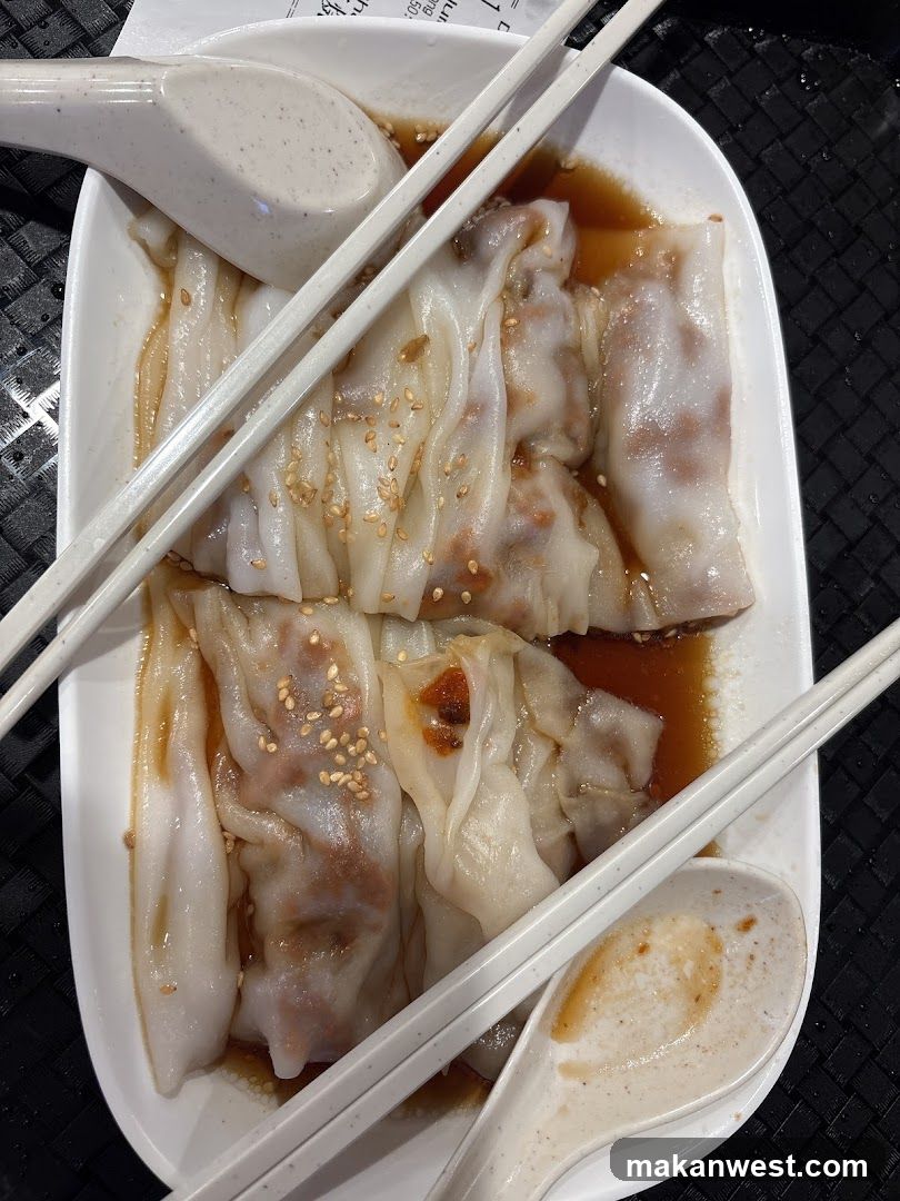 Steamed Rice Rolls with Sauce