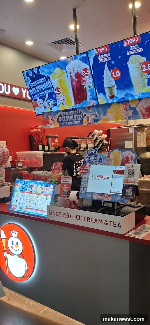 Mixue Ice Cream & Tea Counter Interior