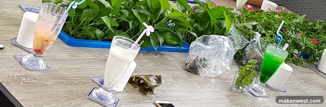 Outdoor Drinks Table