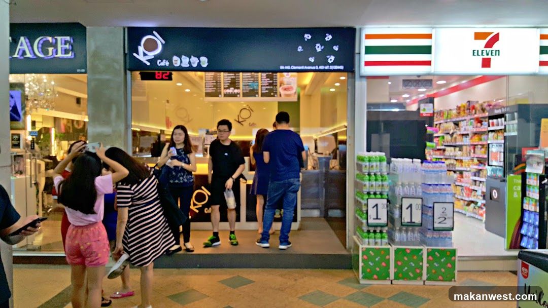 7-Eleven and Cafe Exterior
