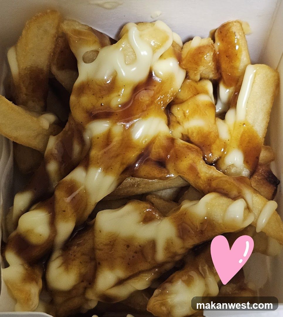 Poutine with cheese curds and gravy