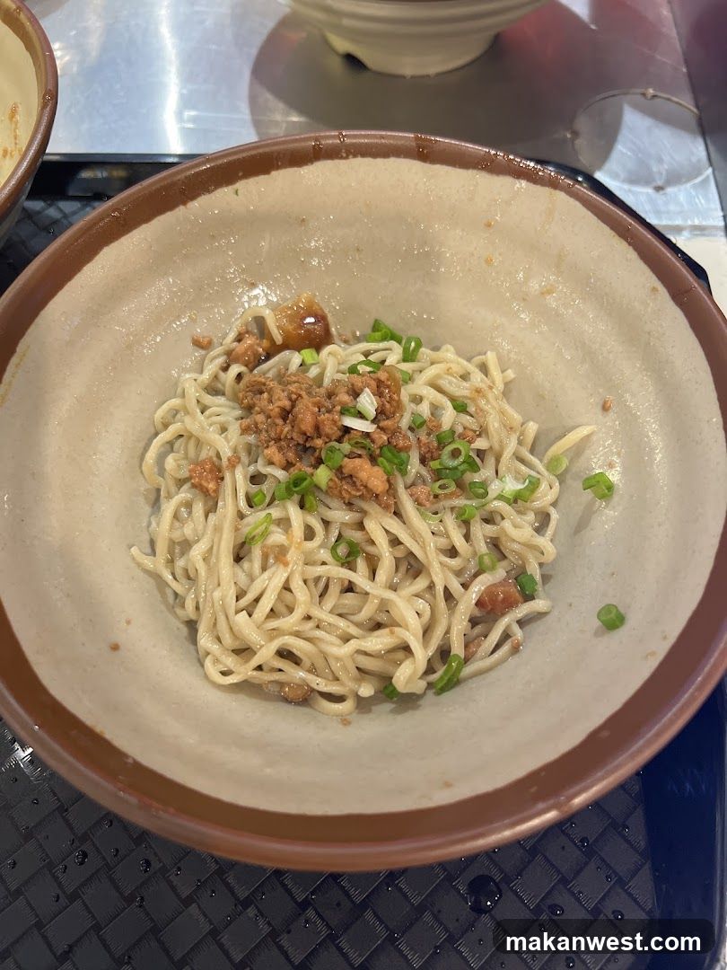 Bowl of Noodles with Minced Meat and Scallions