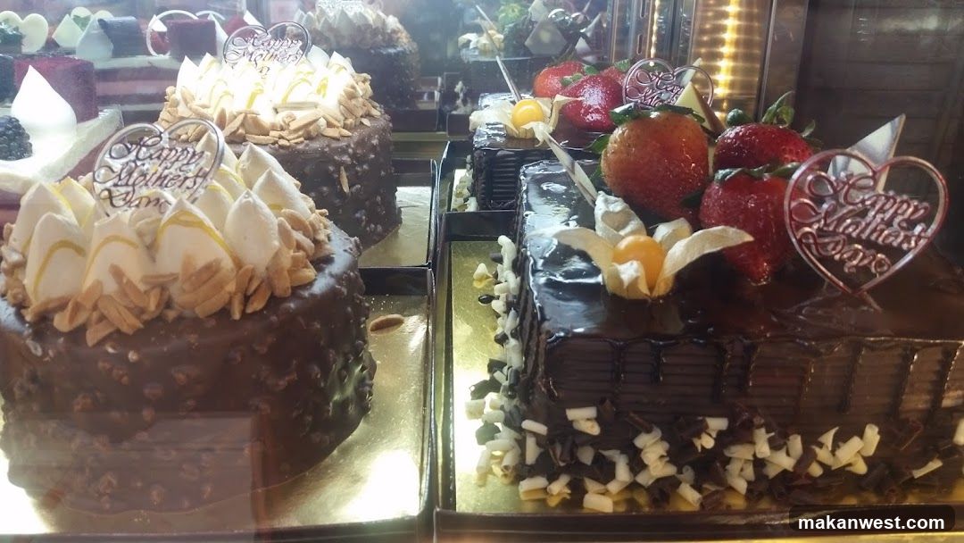 Mother's Day Cakes Display