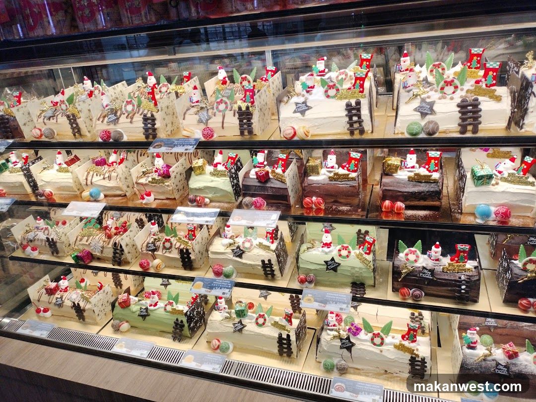 Christmas Cake Display