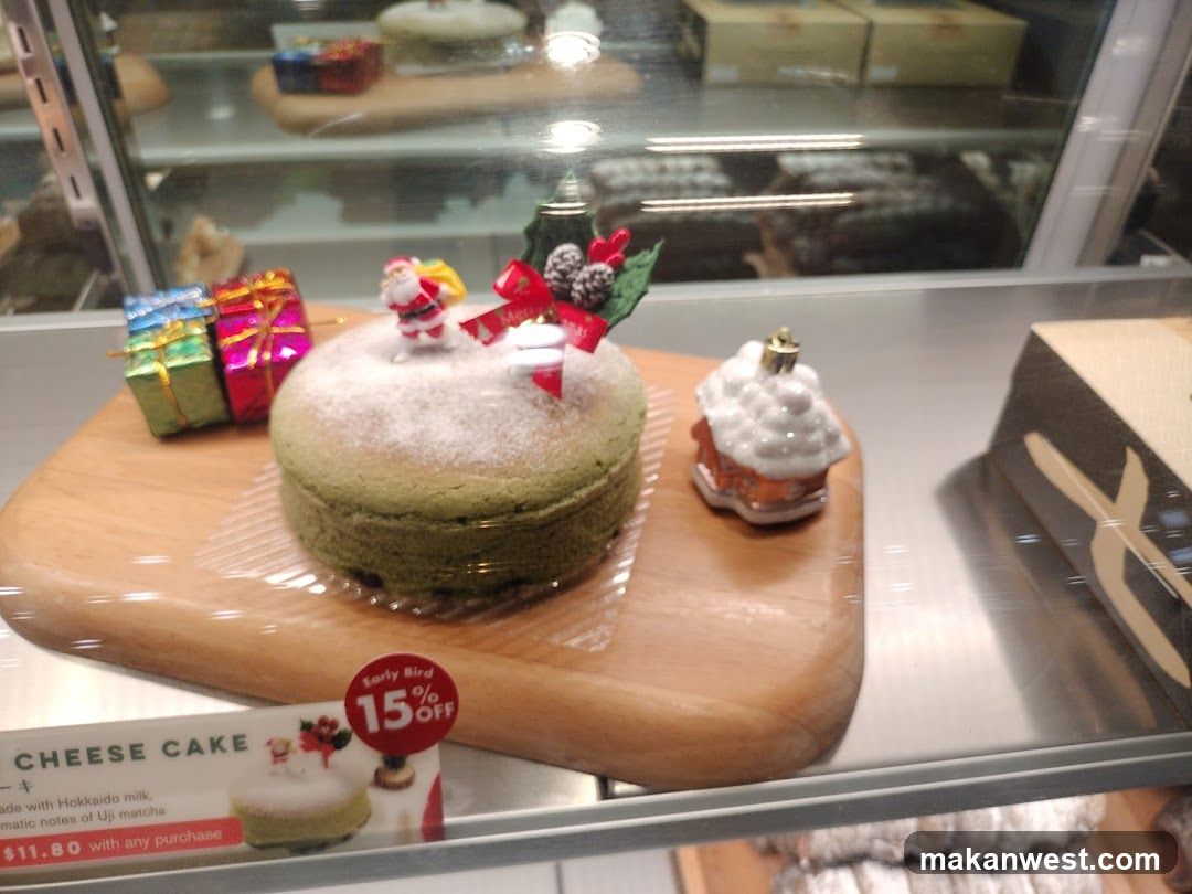 Christmas Themed Cheesecake Display