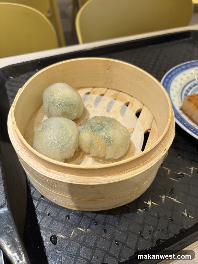 Steamed Dumplings in Bamboo Steamer