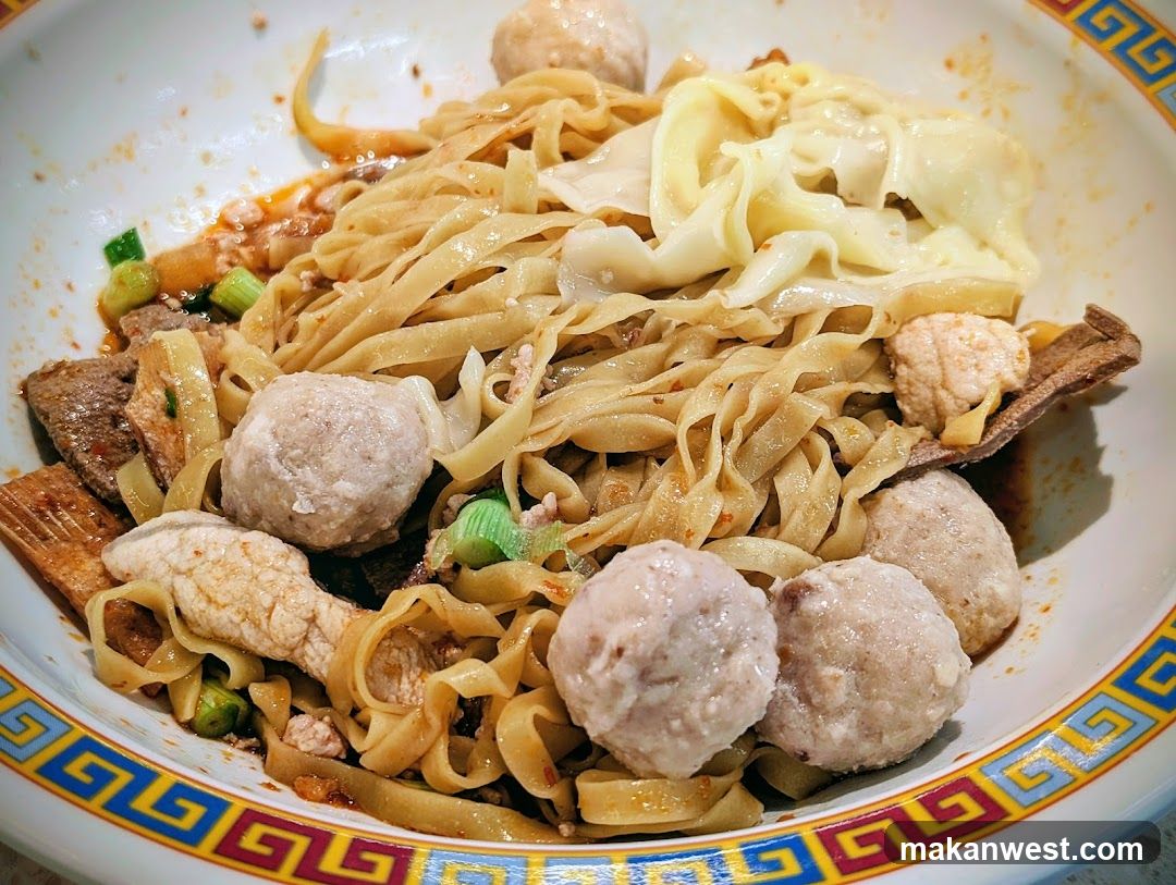 Noodle Bowl with Meatballs and Broth