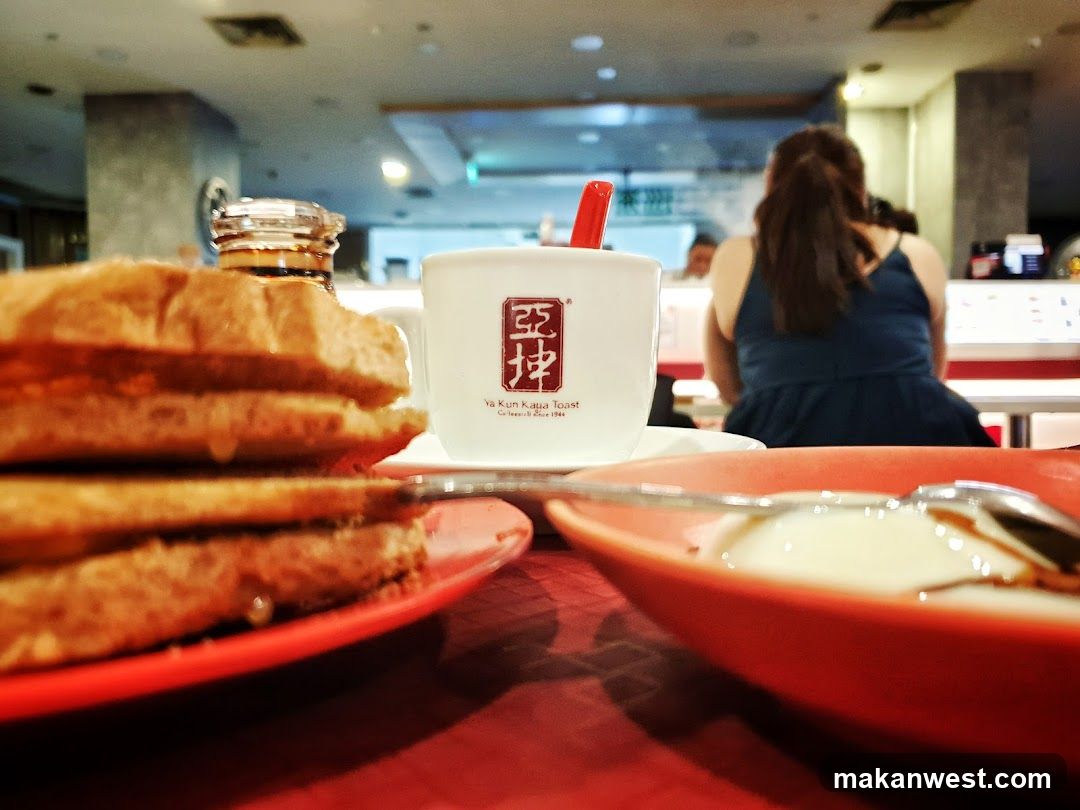 Breakfast at Ya Kun Kaya Toast