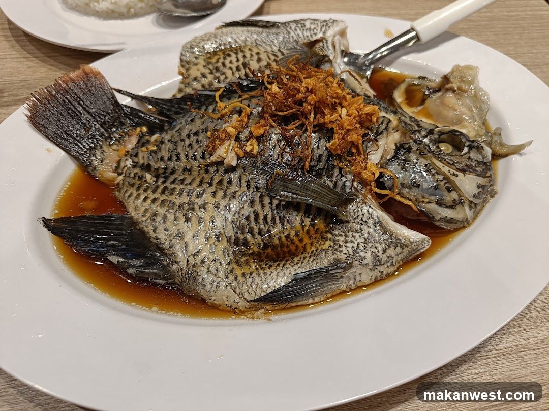 Steamed Fish with Garlic and Sauce