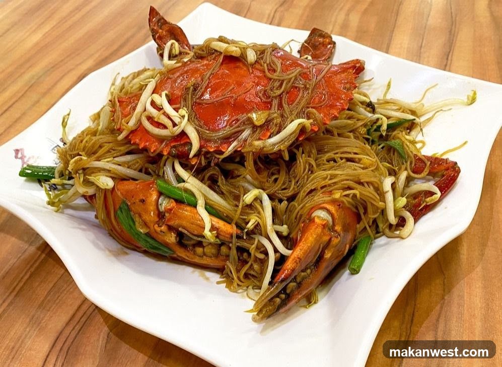 Stir-fried Crab with Noodles and Bean Sprouts